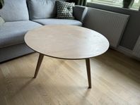 Soffbord i vitpigmenterad ek