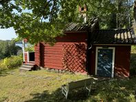 Mysig sommarstuga med solläge och nära till bad