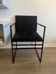 By Crea- Sella Matstol (Svart sammet, veganskt läder)