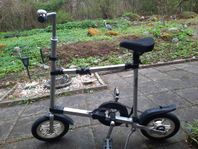 Vikbar cykel. Microbike
