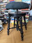 Mycket vacker pianostol