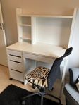 Skrivbord och stol