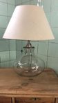 Stor bordslampa i glas