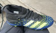 Fotbollskor Adidas storlek 36