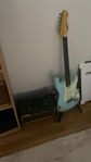 Elgitarr + Förstärkare + Gitarrställ