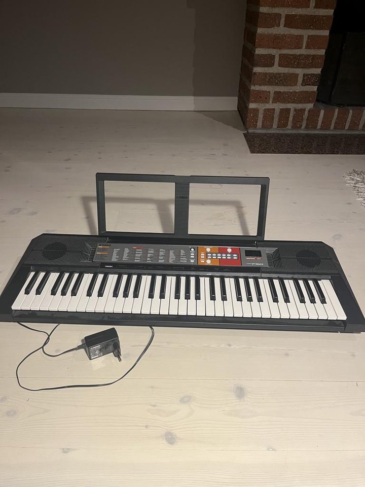 YAMAHA PSR F50
