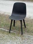 Ikea stol i grafitgrå färg, plast.