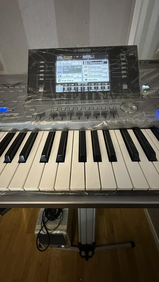Yamaha Tyros 5 keyboard 61