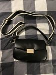 Guessväska,  Factory Stacy Mini Crossbody