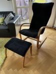 Fårskinnsfåtölj med fotpall