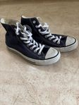 Mörkblå converse i bra skick 