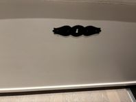Kista vitmålad med förvaring jättefin! 