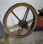 Järnhjul med 72 cm i diameter