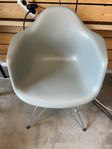 Eams karmstol Vitra