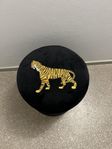 Pall i sammet med tigermotiv