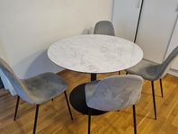 runt köksbord och 4 stolar