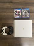 PS4, två kontroller och två spel