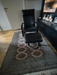 fåtölj med fotpall 