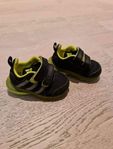 Adidasskor storlek 19
