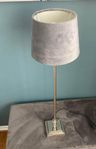 Lampa med sammetskärm