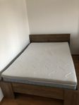 Säng med ram 140 cm