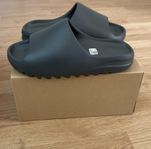Yeezy Slide Dark Onyx