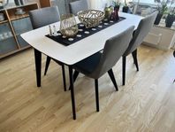 Vitt bord och 4 stolar + extraskiva