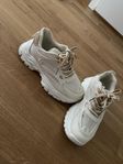 Vita sneakers från Shein