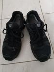 Fynda svarta Salomon/Goretex skor strl 40