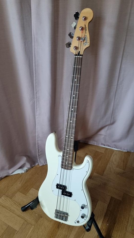 Fender P-Bas (Mexico)