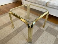 Underbart retro soffbord / sidobord / nattduksbord 1970-tal