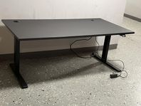 Elektrisk höj och sänkbart skrivbord 