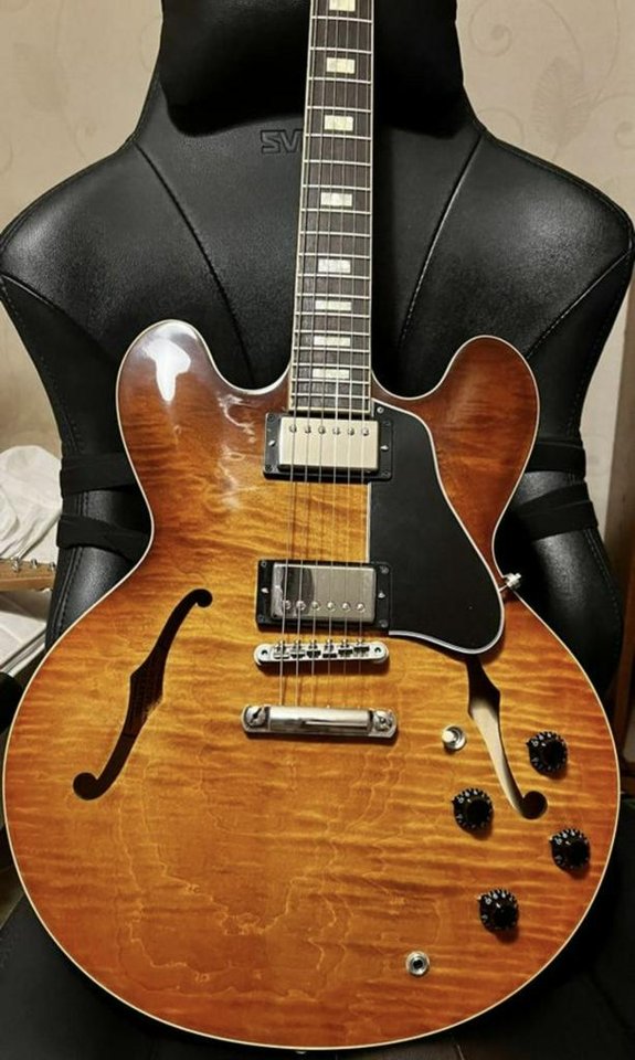 Gibson ES-335 Premiere Figure...