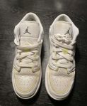 Nike air jordan low