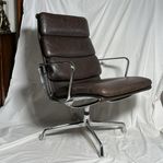 Charles & Ray Eames Soft Pad EA-416 Lounge Chair