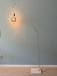 Golvlampa med marmorfot