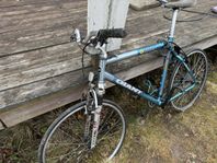 Giant Escaper Mountainbike – Hydrauliska bromsar, XT-växl
