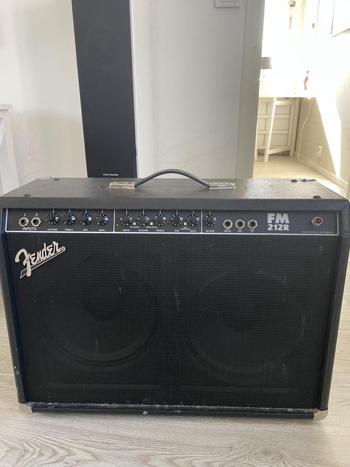 Fender FM 212 R gitarrförstär...