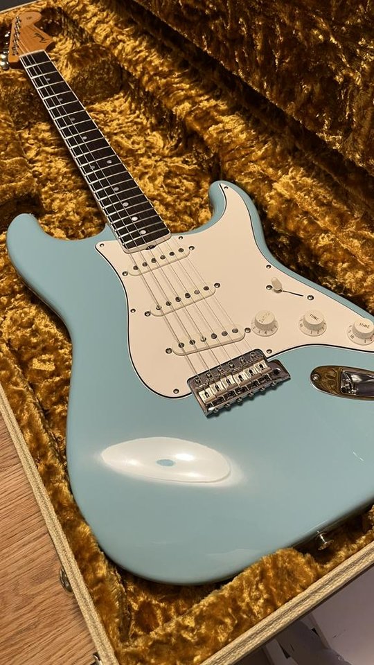 Fender Eric Johnson Stratocas...