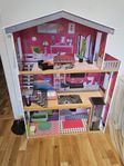 Barbiehus / Dockhus