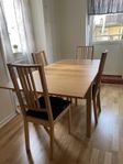 köksbord och stolar 