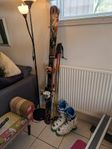 Skidor 163cm+stavar+pjäxor 28/28,5