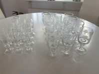 Reijmyre, swedish old.  13 Vinglas och 13 starkvinsglas.