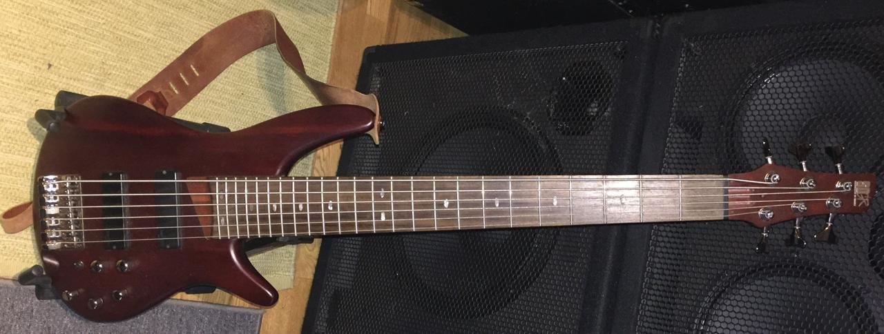 Ibanez SR506 6-strängad bas
