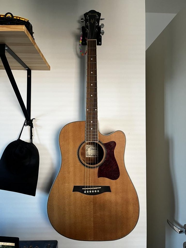 Ibanez halv akustisk gitarr