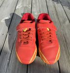 Fotbollsskor för barn från Hummel storlek 35