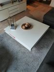 Vit fyrkantig soffbord