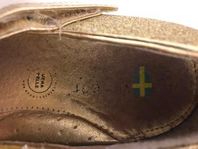 Festskor Guldfärgade ballerinaskor m spänne VINCENT s 31-3