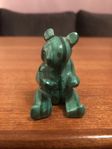 Äldre malakit skulptur i form av björn