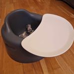 Bumbo babysitter med lekbord